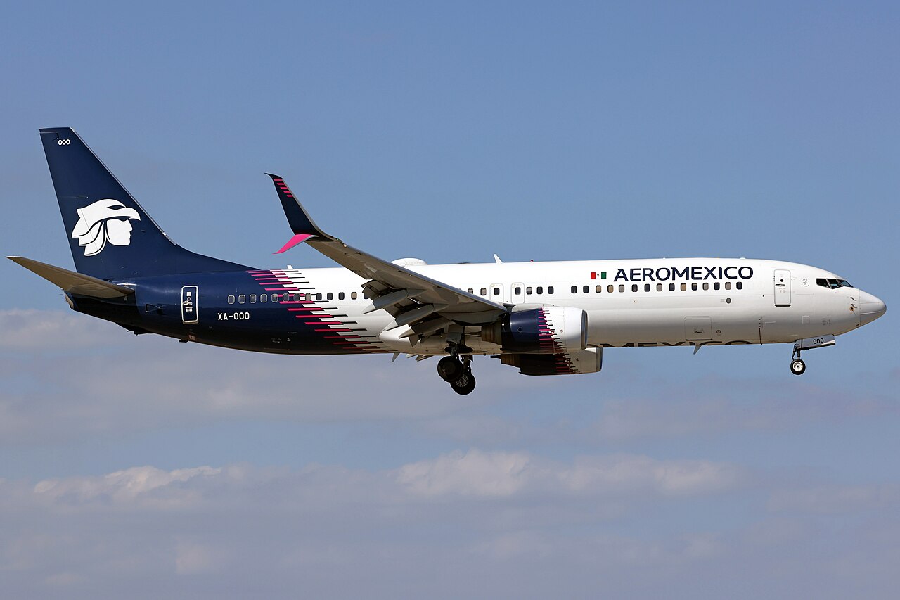 AMAIA — Aeromexico AI chatbot project cover (Aeromexico aircraft on approach)